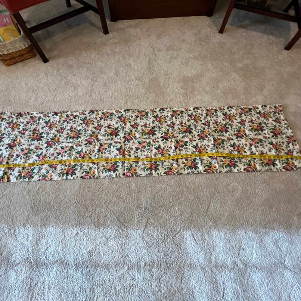 Longaberger Sentimental Roses Valence 74x18.
